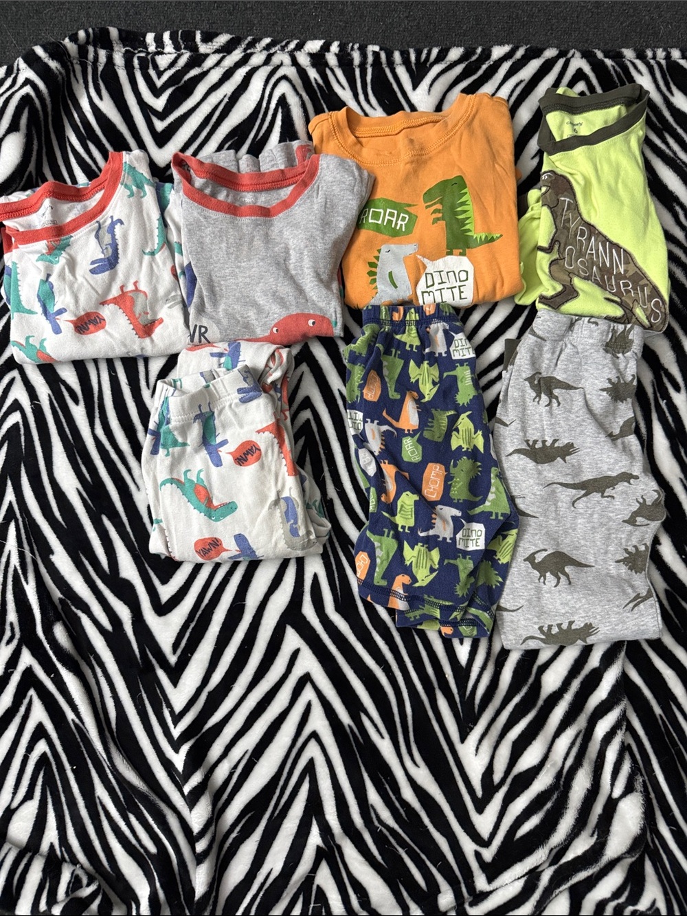 Kids Carters 7 piece Dinosaur Pajama Set